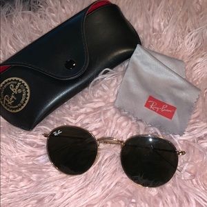 Round Rayban sunglasses